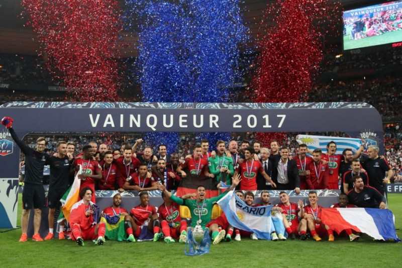 PSG ăn mừng chức vô địch