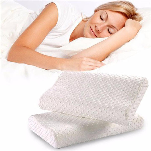 Gối chống ngáy Memory Pillow với cấu tạo hình gợn sóng đặc biệt giúp nâng đỡ phần đầu và cổ, tạo cho bạn cảm giác thoải mái khi ngủ, hạn chế ngáy ngủ.