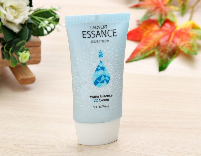 Thành phần chính ﻿water Essence trong kem nền có tác dụng bổ sung nước, tăng cường độ ẩm