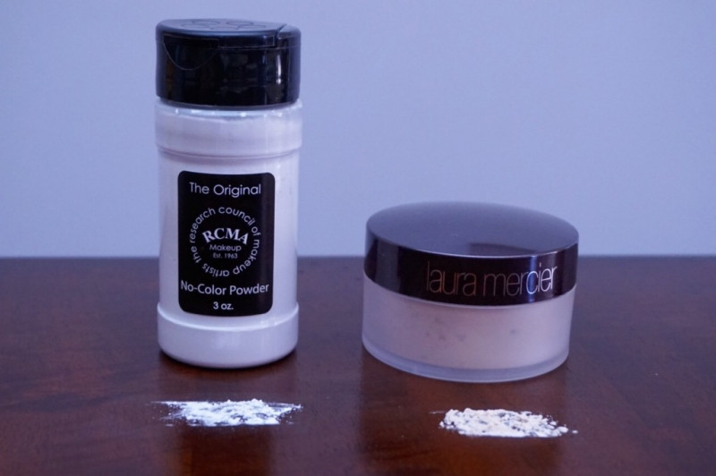Phấn phủ RCMA No Color Powder được coi là bản dupe của Laura Mercier Translucent Loose Setting Powder