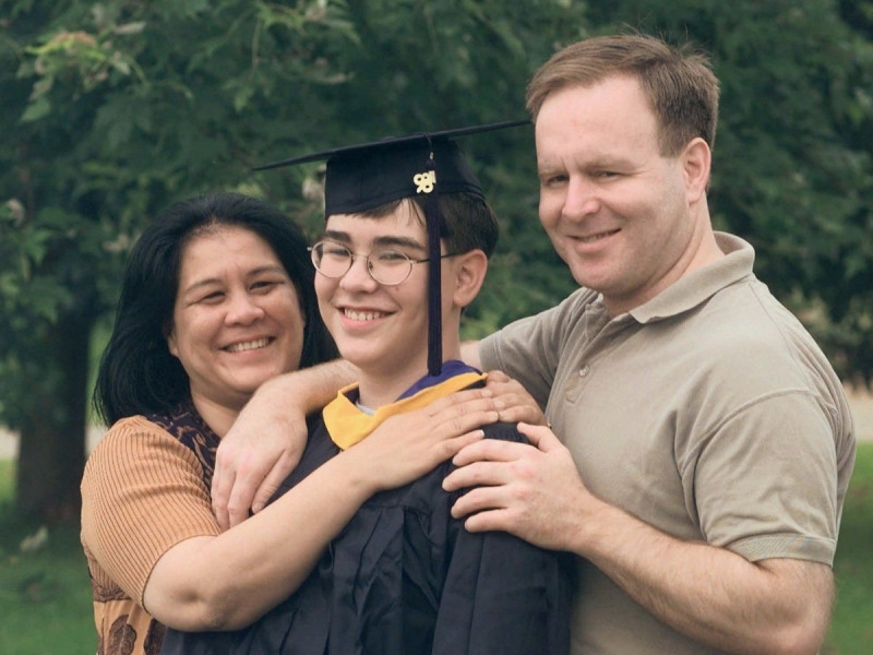 Michael Kearney cùng bố mẹ