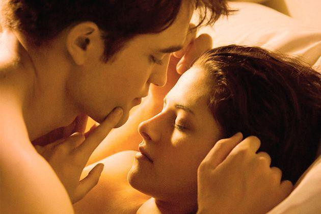 Cảnh nóng gắn nhãn R của 2 nhân vật Edward - Bella