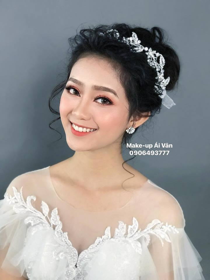 Ái Vân Make-up