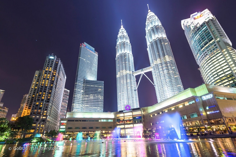 Petronas Towers về đêm