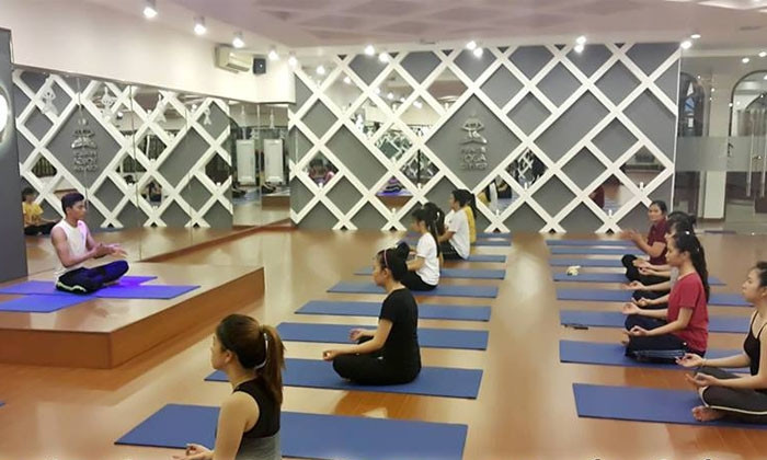 Trung tâm yoga Rạng đông có phòng tập rộng rãi, thoang mát, trang thiết bị đầy đủ và đa dạng