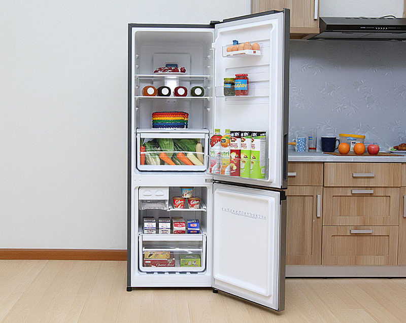 Tủ lạnh với hệ thống khay ngăn được làm bằng chất liệu cao cấp, có khả năng chịu được trọng lượng 100kg