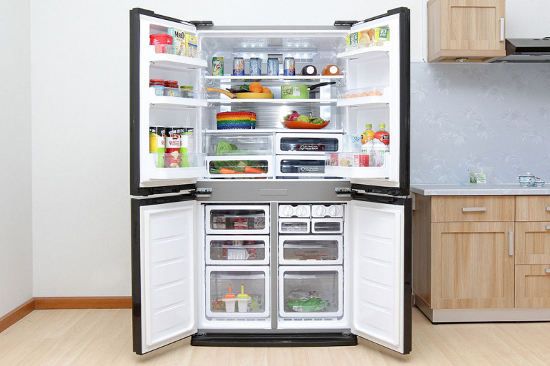 Đối với gia đình có khoảng 8 thành viên thì dòng Tủ lạnh Sharp SJ-FX630V-ST là chọn lựa hoàn hảo bởi dung tích chứa thực phẩm lớn đến 556 lít cho phép người dùng thoải mái bảo quản các loại thực phẩm