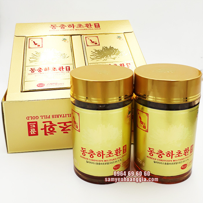 Sản phẩm đông trùng hạ thảo Hàn Quốc được bào chế dạng viên, hộp 2 lọ vàng cùng kiểu dáng sang trọng và bắt mắt nên rất thích hợp làm quà.