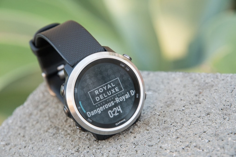 Chiếc ﻿smartwatch đầu tiên có hỗ trợ bộ nhớ riêng để có thể chép khoảng 500 bài nhạc