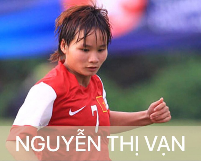 Nữ cầu thủ Nguyễn Thị Vạn