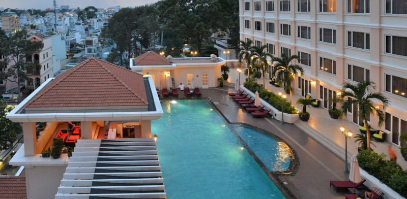 Hồ bơi khách sạn Equatorial