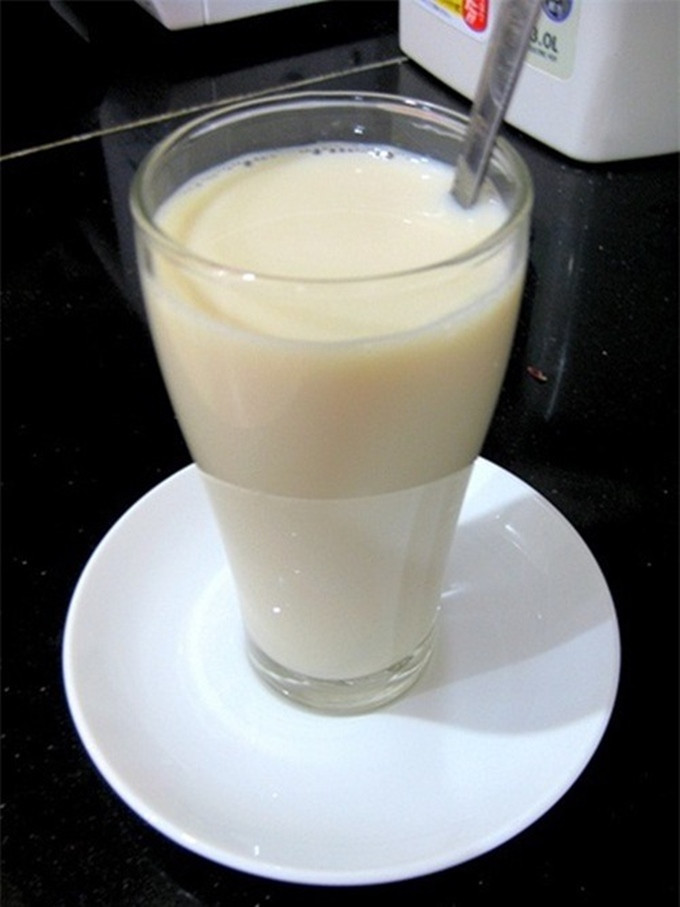 Uống sữa tươi trước khi nhậu giúp bạn không bị say