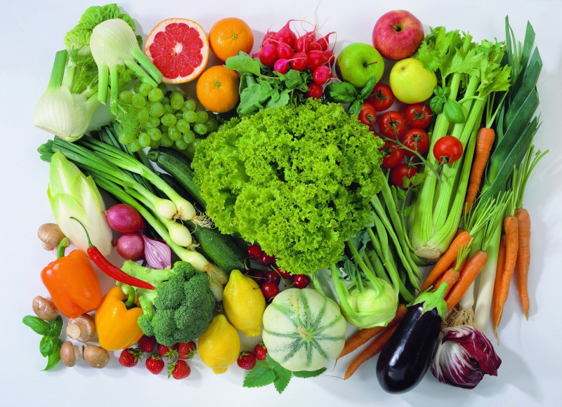 Ăn nhiều trái cây và rau xanh để cung cấp dưỡng chất cho cơ thể