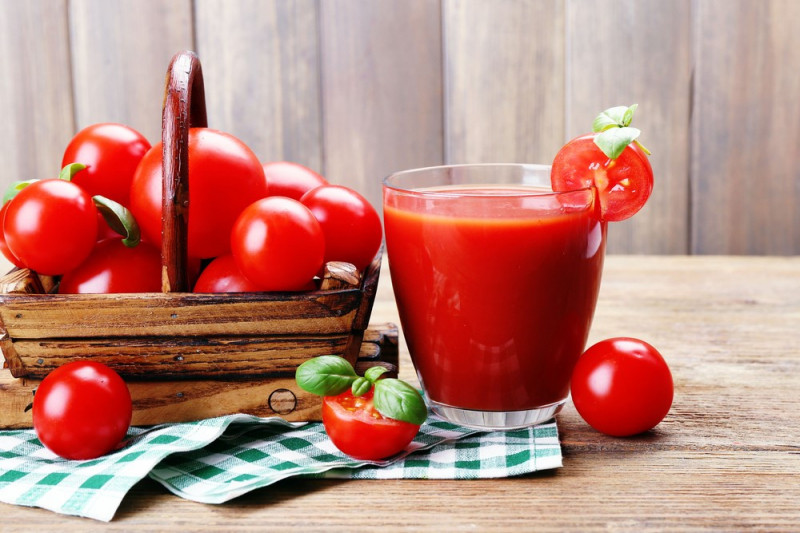Dùng nước cà chua