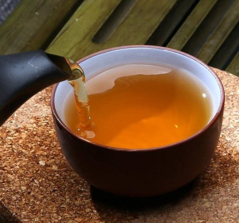 Hạn chế uống trà đặc vào mùa đông