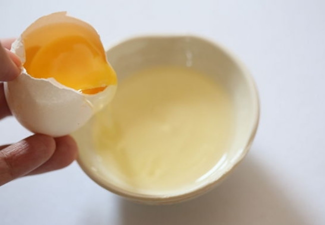 Lòng trắng trứng được xem là thần dược trị bỏng hiệu quả