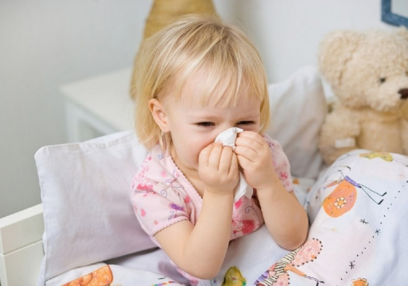 Trẻ rất dễ mắc viêm mũi dị ứng vào mùa xuân.
