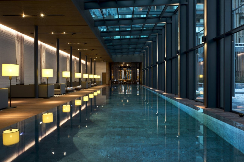Bể bơi bốn mùa trên tầng 5 rộng 271m2 theo tiêu chuẩn Olympic