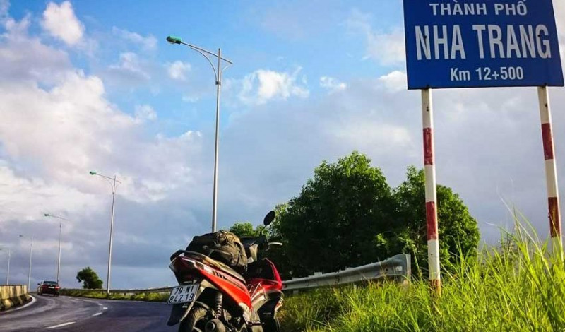 Với độ dài là 424 km, cung đường biển cũng sẽ là một lựa chọn tuyệt vời cho cuộc hành trình đến Nha Trang