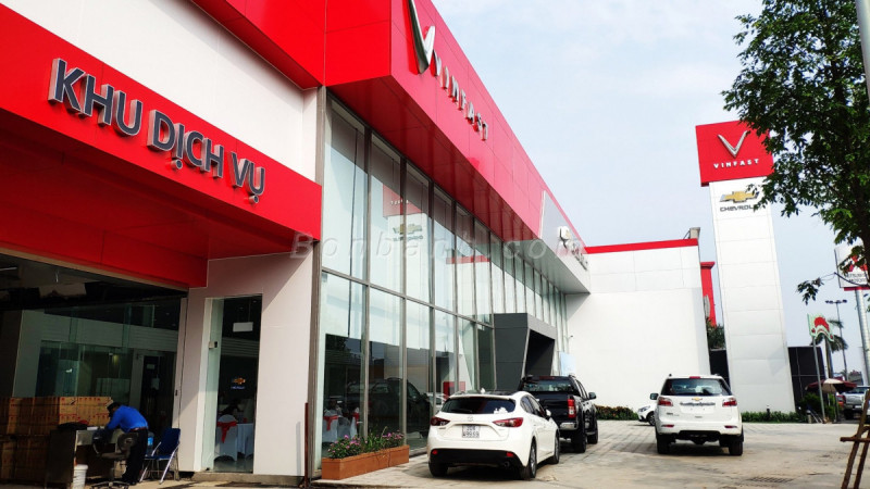 Phía ngoài VinFast - Chevrolet Đại Việt