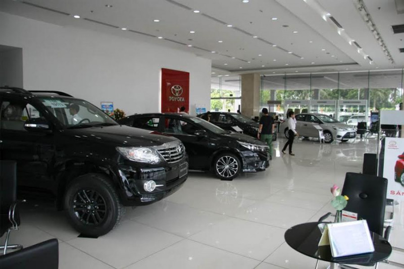 Phòng triển lãm xe Toyota Long Biên
