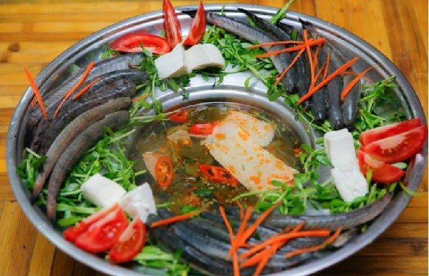 Quán Linh cá kèo nổi tiếng với thực đơn phong phú đủ các món từ nguyên liệu cá kèo.
