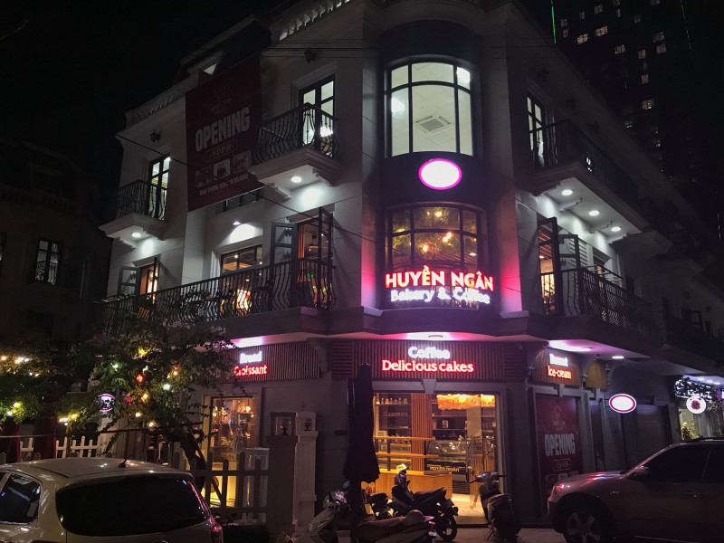 Vẻ bên ngoài tráng lệ của Huyền Ngân Bakery