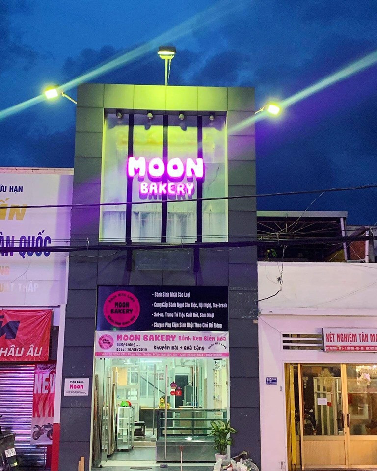 Moon Bakery