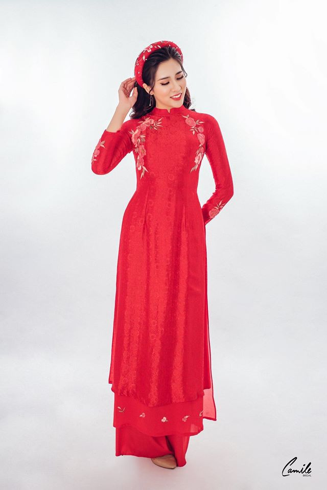 Camile Bridal với áo dài cưới màu đỏ truyền thống