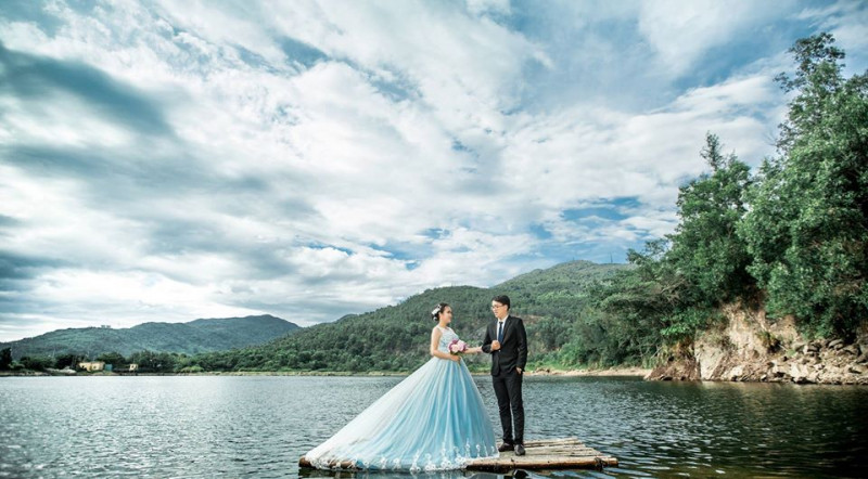 Thùy Trâm Wedding chiếm trọn được niềm tin của rất nhiều khách hàng tại Đà Nẵng và các tỉnh thành lân cận với dịch vụ chụp ảnh cưới