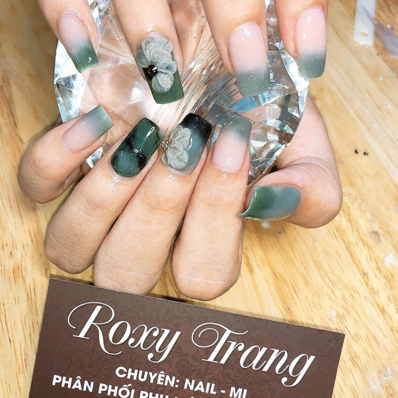 Roxy Trang Nail