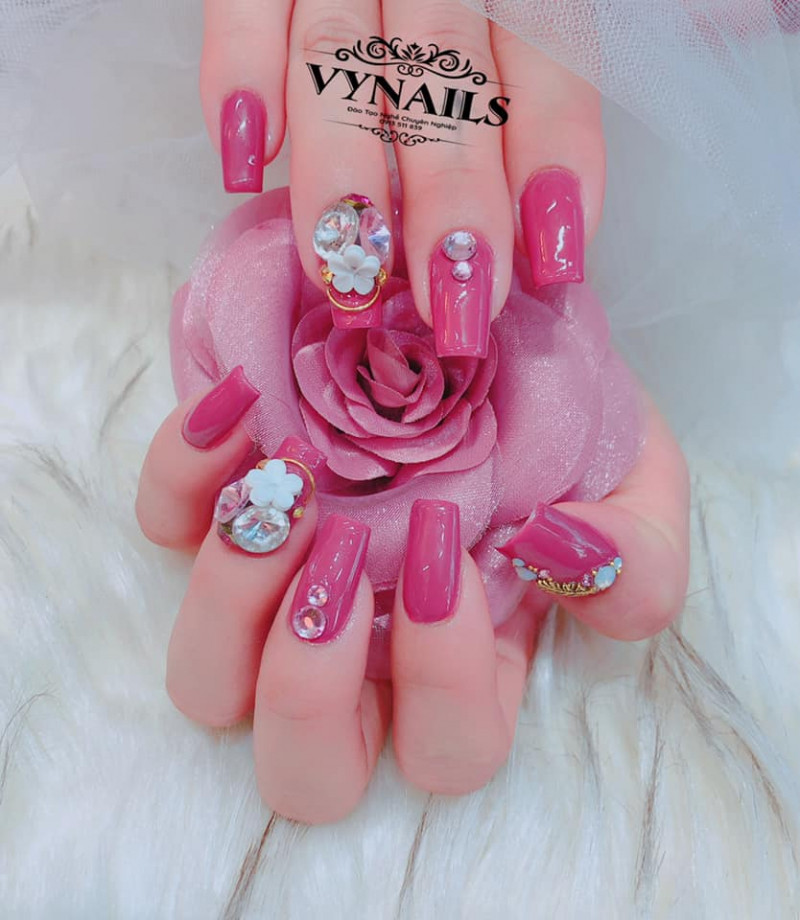 Vy Nail