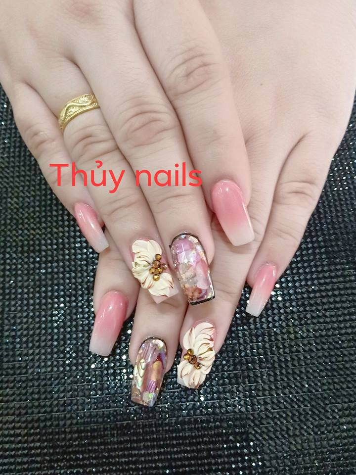 Thuỷ nail