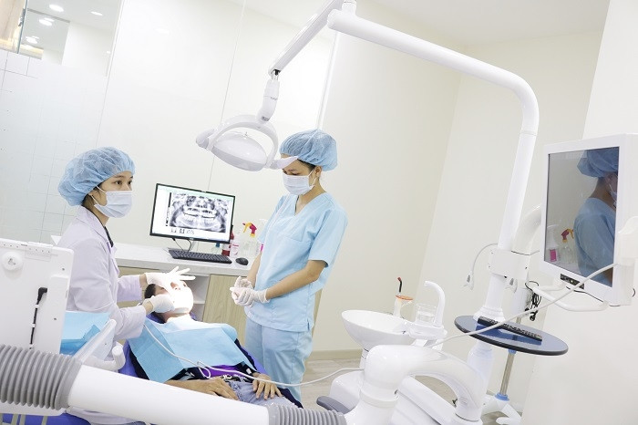 Đến nha khoa để điều trị sâu răng, viêm tủy bằng các kỹ thuật nha khoa