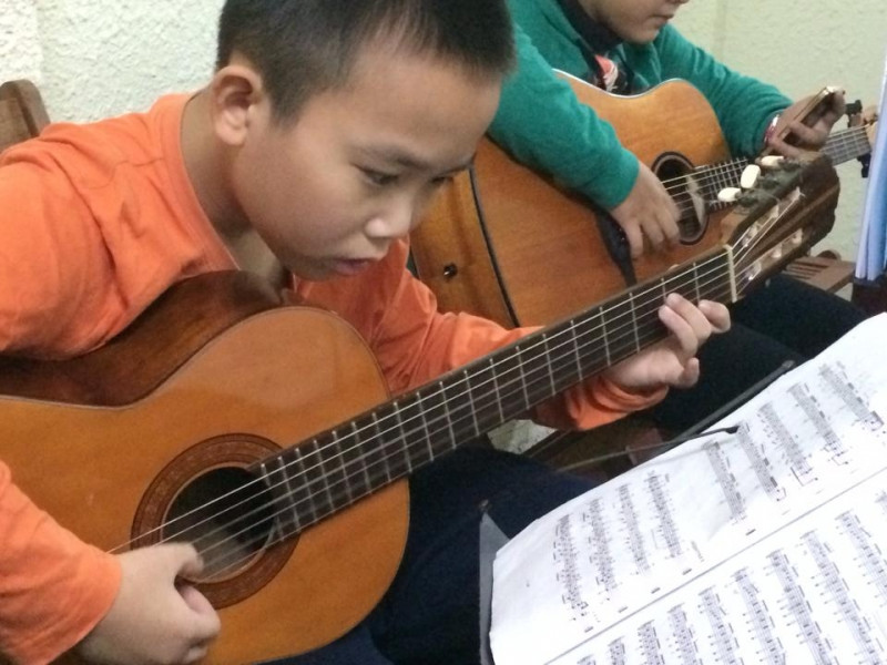 Lớp guitar trung tâm âm nhạc Quỳnh Anh