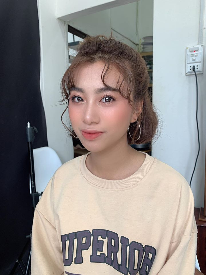 Make up kỷ yếu