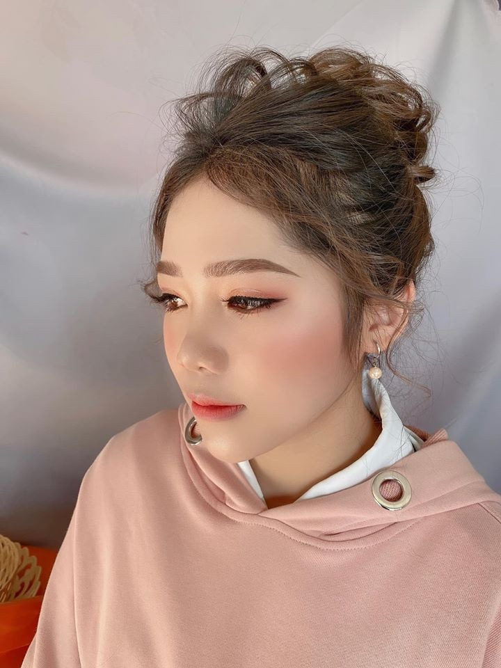 Make up kỷ yếu