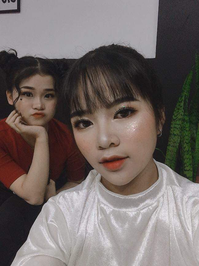 Make up kỷ yếu