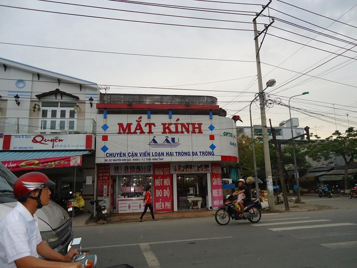 Mắt kính Á Âu