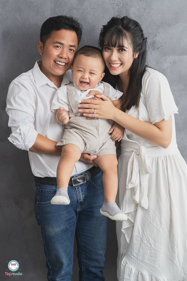 Gia đình ba người được chụp bởi Tí Nị studio