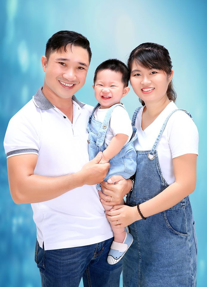 Ảnh gia đình ba người được chụp bởi Studio Ohtiti