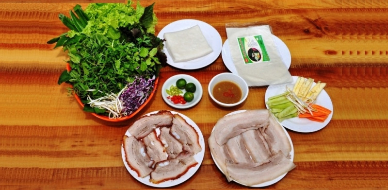 Bánh cuốn tráng thịt heo được coi là đặc sản của người Đà Nẵng