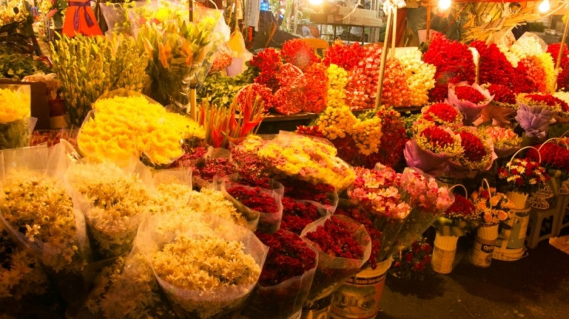 Chợ hoa họp đêm