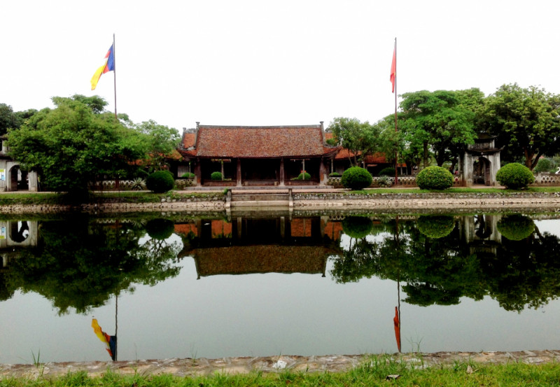 Quang cảnh bên ngoài của chùa Keo