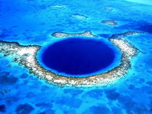 Hố xanh khổng lồ, Belize