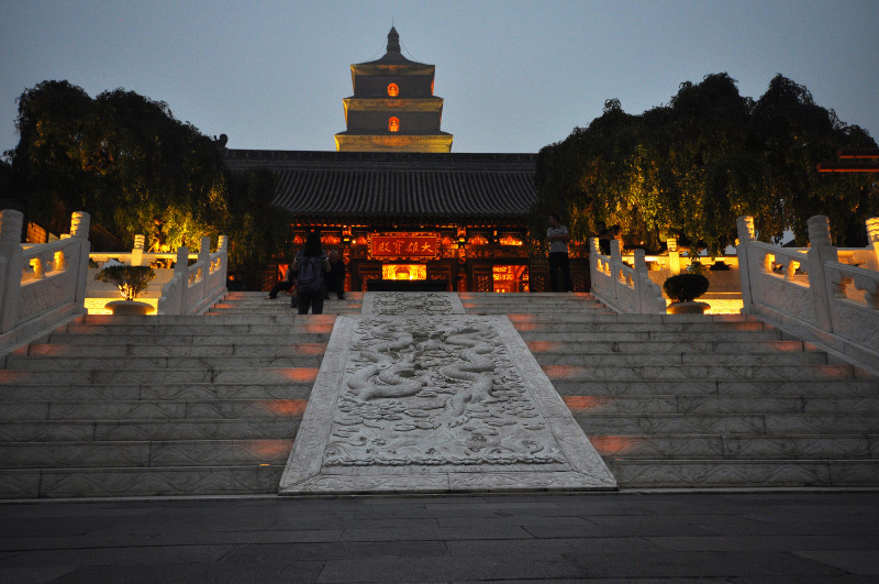 Lối vào chùa Đại Nhạn