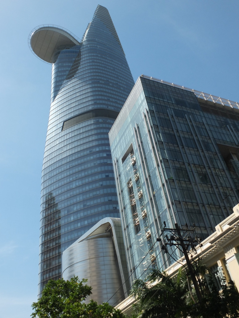 Tòa tháp Bitexco Financial - tòa nhà chọc trời tại trung tâm quận 1.