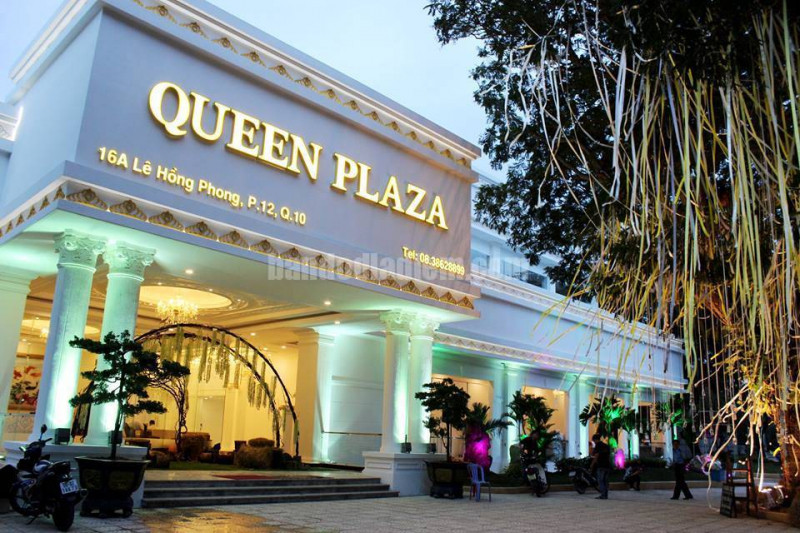 Queen Plaza