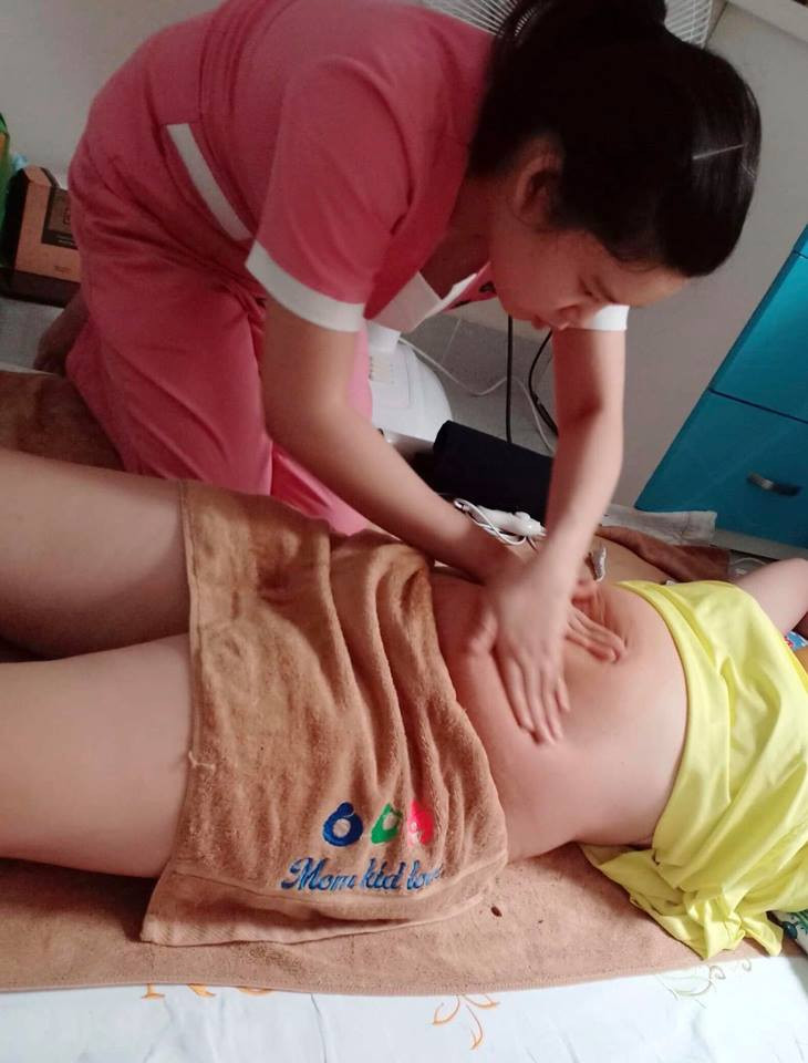 Massage giúp mẹ lấy lại được sức khoẻ để chăm sóc thật tốt cho thiên thần nhỏ của mình.