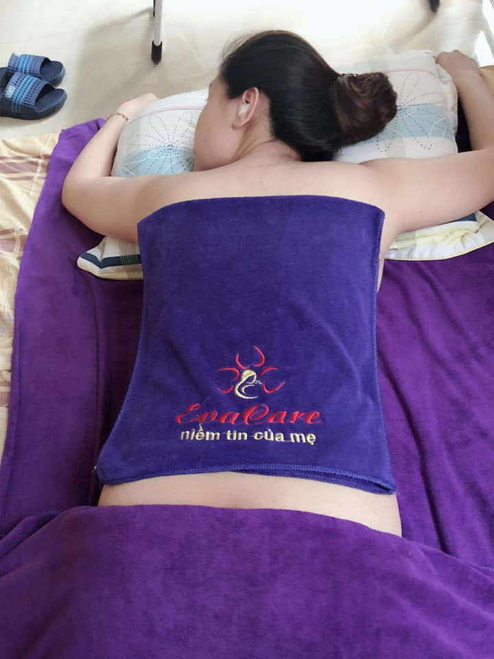 Massage toàn thân bằng tinh dầu tràm